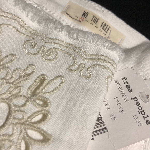 🆕 Free People Cutwork Cigarette Jeans - Picture 5 of 6